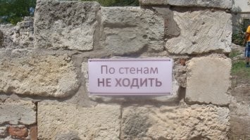 Не ищите здесь смысл. Здесь в основном маразм