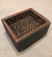 Это табуретка йога. Просто надо перевернуть другой стороной.