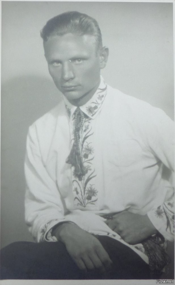 Максим Танк.  Член КПЗБ с 1936 года.