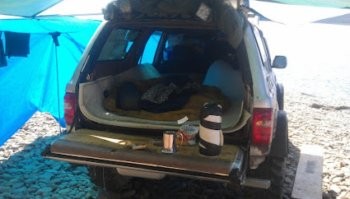 И правильно! 
Пить за рулём неудобно. 

Приехал, открыл задний борт, достал холодненького пивка из холодильника, что от солнечных батарей работает, и пей себе на здоровье, в тенёчке под тентом!