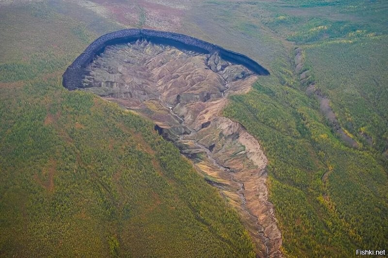 Спутниковые снимки не позволяют осознать масштабы провала.
Такие дела надо снимать на видео с дрона.