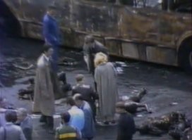 Вот так же в 1994 году, на Дмитровском шоссе, при аварии с участием бензовоза, тролейбус с людьми сгорел! 11 человек наглухо!