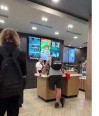 Да там камер, что у дурака фантиков. 
Всё пишется и на сервера отправляется. 

А ещё, отдельно, есть система "Гермес", там камеры, как раз, на кассы и окрестности смотрят. 
Звук тоже пишется. 
Это контроль кассиров.