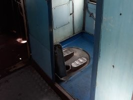 Вряд ли в тех поездах стоят биотуалеты...