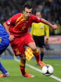 "Вла димир Во лков (черног. Владимир Волков; 6 июня 1986, Белград, СФРЮ)   черногорский футболист русского происхождения[2], защитник клуба «Борац» (Баня-Лука).

Владимир Волков родился в семье русского происхождения. По словам самого игрока, его прадедушка и прабабушка жили в Москве до 1917 года, затем эмигрировали в Сербию" Википедия

Там история русской диаспоры так-то уже за 100 лет перевалила.