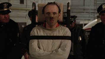 Котёнок перед важной процедурой