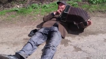 согласуют многомиллионный бюджет, потом попилят, потом на оставшеся деньги наймут бомжа с гормошкой