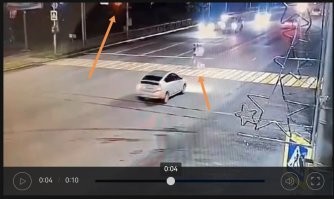 Два подростка на электросамокате попали под машину