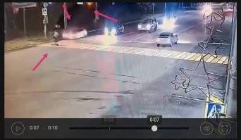 Два подростка на электросамокате попали под машину