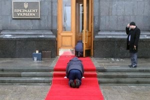 С некоторых пор, на приём  к гниде можно попасть только так...