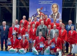 Американские школьники подарили сторожу джип