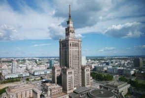 Дворец культуры и науки ломать пшеки не спешат, в отличии от советских памятников(суки!!!)