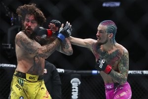 Вот этим ребятам расскажи про патлатого скрипача-полубабу. 
Судить о человеке по причёске - такое себе. Может вы ещё по  длине мпх себе друзей выбираете ?