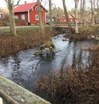 Это стилизованная скульптура. Находится в имении Вира Брук в Швеции. Была сделана к рождественской ярмарке.