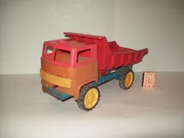 Вот такой у меня был, только с синим кузовом.
Механизм подъёма кузова у него завораживающий.
Микролифт.