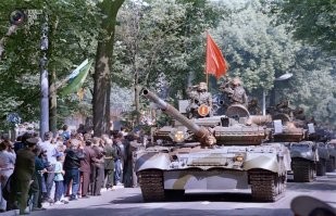 Гвсг. А вот амеры свои войска не вывели, поэтому и правят политикой Германии.