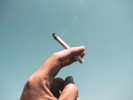 Основная причина лесных, квартирных, гаражных и прочих пожаров на фото.