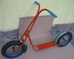 Самокаты в городе не нужно запрещать! Это классный транспорт!
Нужно просто снять с них аккумуляторы!