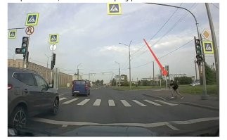 Хм... А там поворот налево с двух рядов? 
А то знаков не видно. 

Если нет, то есть вопросы к регу.