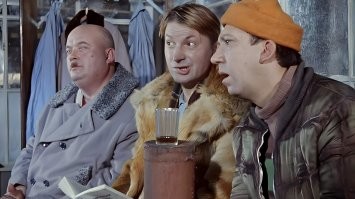 В подмосковье горит один из самых крупных складов в России