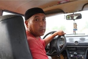 Ох уж эти "монополисты" гребаные! Свято место пустым не будет никогда! 
Сидите в дождик дома и протирайте капоты ветошью! А в это время: