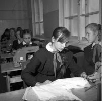 Эээх,
нас за такую завязку/отглажку галстука, имели как "сидровых коз"