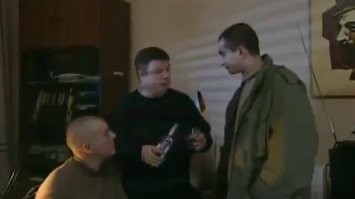 По поводу пьют только алкоголики. Нормальному человеку этого не надо. Просит душа - налей. Нет - пересиль себя и снова налей. (с)