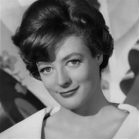 Кстати, очень красивая женщина была в молодости.