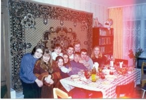 Эх, где вы все сейчас. У меня тоже есть схожая фотка. Молодость молодость.