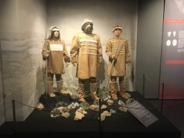 Скорее всего он к нынешним европейцам не имеет никакого отношения.
А что касается "Самый древний европеец", то это далеко не так...
Сунгирьское захоронение (около г. Владимир) - 25-30к лет.