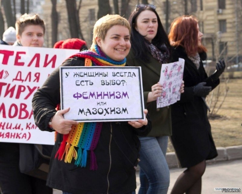 Ну так и женщина должна быть всегда и везде женщиной. А не странным существом с мужской внешностью и быдляцкими замашками.