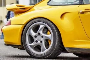 Ну 250 гто что-то освечивает, но диски как у 911 порша чудно)))