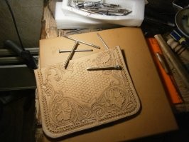 Химия - краски для кожи на спиртовой основе и лак-финиш. Никаких прессов не нужно, а инструмент для тиснения легко изготовить самому из болтов (на фото видно) Краски и финиш недорогие. 
Было бы желание :)