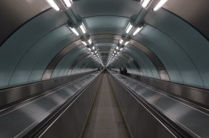 Санкт Петербург метро "Спортивная". Под Малой Невой.