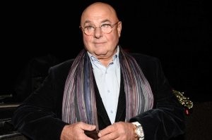 А его великолепная роль в сериале о Мишке Япончике, где он играл конферансье в кабаке?
