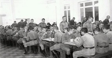 Армию вспомнил, учебку, нас, молодых балбесов, собранных со всего Союза 
P.S. Фото не моё, из интернета.