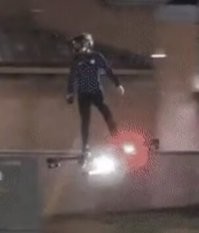 Всё бля, началось! От самокатчиков житья нету, а тут ещё и эти летуны нервы расчёсывать будут!