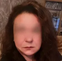 Я другому удивляюсь,как он этим эбалом прожил столько лет.От одного её литса в окно можно выброситься, в первый раз увидев.