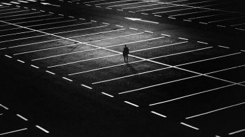 Переиграл и уничтожил ... 100 баллов!!!

15. «В начале 90-х я работал коллектором. Пришел новенький, прошел двухдневное обучение и начал работать. Примерно через час он просто встал и ушел, даже не сказав «я увольняюсь». Менеджерам потребовалось несколько часов, чтобы понять, что этот парень устроился под вымышленным именем и стер из базы информацию о своих долгах».