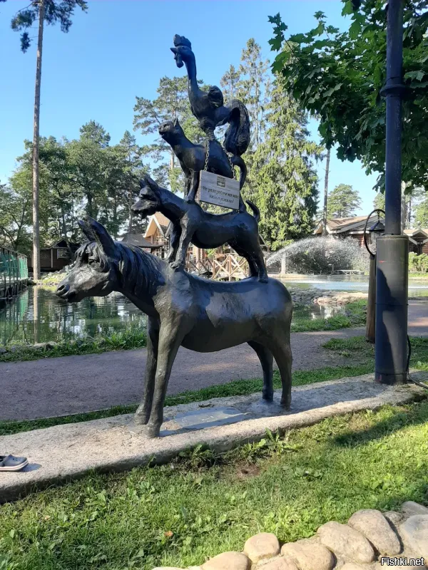 В Питере ещё один памятник им есть. В Комарово.