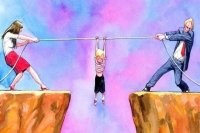 Смысл картинки: 15 человек готовы закопать в землю тысячи, чтобы разместить свои участки?

А здесь - если папа с мамой решат сойтись и не будут тянуть веревку каждый на себя - ребенок упадет в пропасть?