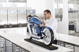 Амори Гюшон - французский кондитер, типа шоколадный скульптор. Этот чувак вообще с шоколадом на "ТЫ")))