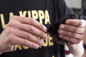 Идея не нова! Кипа богоизбранных из волос клиента уже есть!