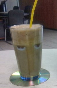 У меня вот так расположились льдинки в кофе. Кто на кого смотрит?