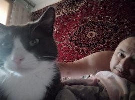 Мне коты особо спать не дают, когда я после суток домой прихожу. Скучают без меня.