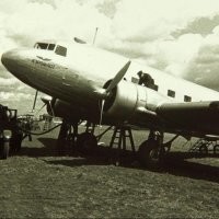 самолет-легенда. В СССР выпускался Ли-2 по лицензии США, эксплуатировался вплоть до середины 70-х. В Петропавловске-Камчатском стоит в аэропорту на постаменте.