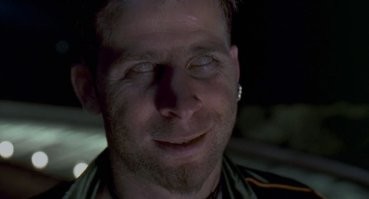 блин, да посмотрите на него! Он даже не маскируется!