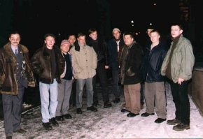 Первые сезоны очень атмосферные, прямо шедевры.
После уже пошла лажа, клоунада, особенно после того как появился жидовский ушлепок кучера, он можно сказать вообще запорол сериал.