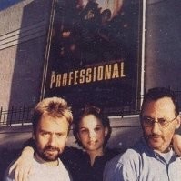 Люк Бессон запланировал «Леона» как наполнитель. В то время он уже начал работать над фильмом «Пятый элемент», но съемки были отложены из-за графика Брюса Уиллиса. Вместо того чтобы распускать съемочную команду и терять творческий импульс, Бессон написал «Леона». Ему потребовались 30 дней, чтобы написать сценарий, а съемки длились 90 дней.
Люку Бессону пришла идея фильма, когда он работал над «Никитой». В третьем акте уборщик Виктор (Жан Рено) разбирается с последствием неудачной миссии Никиты. Бессон увидел нереализованный потенциал данного персонажа и решил на этой основе создать отдельную историю. Рабочем названием фильма было «Уборщик (или чистильщик)».
Роль Леона предназначалась только Жану Рено, хотя в этой роли были заинтересованы Мэл Гибсон и Киану Ривз.
На роль Матильды пробовалось 2000 кандидаток.
На главную роль пробовалась Лив Тайлер, но её посчитали слишком взрослой.