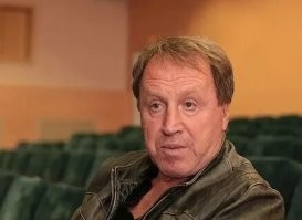 На Стеклова очень похож. Я почти уверен, что это он...